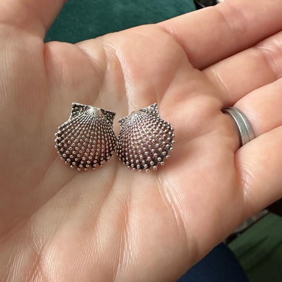 Vintage Silver Shell Earrings - Picture 5 of 7